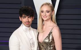 Sophie turner takes swipe at evangeline lilly, slams people not social distancing. Sophie Turners Freund Joe Jonas Muss Zum Thema Game Of Thrones Schweigen