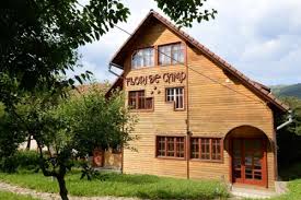 Pensiunea floare de crin vă aşteaptă cu drag! Pensiunea Flori De Camp Vatra Dornei Contact Direct