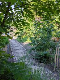 Denn aus holzresten und plastikflaschen baut die designerin aus. Aus Alt Mach Neu Gartenweg Gunstig Anlegen Lavendelblog