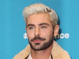 Decolorare i capelli è una scelta di stile, ma anche un procedimento che li stressa (e. Zac Efron Con I Capelli Platino Quasi Bianchi Al Sundance Film Festival Corriere It