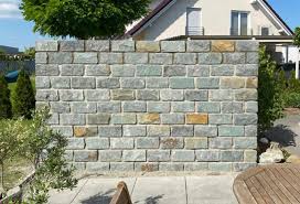 Eine angrenzende massive mauer zum garten hin grenzt das höhenniveau der gartenanlage geschickt ab und wertet den garten in bezug auf seine hanglage in seiner gesamtheit auf. Gartenmauerbau Gartenmauer Vom Experten In Borchen