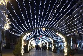 Fii la curent cu știrile din bucurești, dar și din alte orașe din țară și află noutăți de peste hotare din sfera socialului, mondenului sau a divertismentului. In Ajunul SÄƒrbÄƒtorii De Sfantul Nicolae La Ora 17 30 Se Aprinde Iluminatul Festiv In PiteÈ™ti Universul Argesean