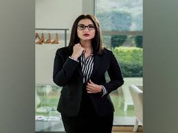 Pinky singh is also very active on instagram and will often post some works. Sandeep Aur Pinky Faraar It Was Physically And Mentally Brutal For Parineeti Says Dibakar Banerjee