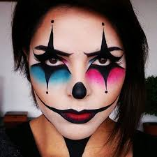 This halloween scary face make up uses most basic product everyone surely has in their makeup bags every time. Schauen Sie Sich Unseren Neuesten Artikel Halloween Make Up Ideen Ziemlich Gruselig Es Wird Dir Zeigen Halloween Make Up Halloween Makeup Witch Halloween Makeup Diy Easy Halloween Makeup Pretty