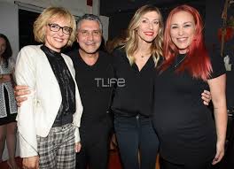 Το θέατρο είναι χώρος μοιρασιάς. Zeta Doyka O Syzygos Ths Mixalhs Xatzhantwnas Thn Kamarwse Sto 8eatro Pics