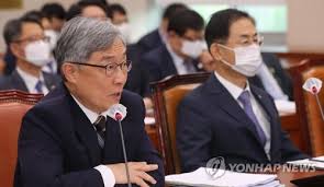 태희는 훤칠한 키와 예쁘장한 외모와는 달리 히키코모리형 오타쿠지만 왠지 도진에게만은 살갑게 대하는. í„°ì§ˆ ê²Œ í„°ì¡Œë‹¤ ê°ì‚¬ì›ìž¥ ë•Œë¦¬ê¸° ë‚˜ì„  ì—¬ê¶Œ ì™œ ì—°í•©ë‰´ìŠ¤