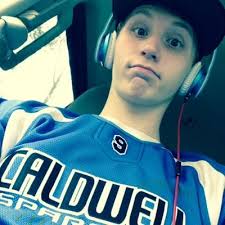 Caleb Flores (@calflo3)