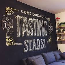 Wand Hinter Sofa Mit Chalkart Gestalten Tafel Typografie Kreidetafel Schrift Schriftzug Design