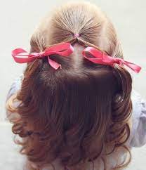 Coiffure Bebe Fille 62 Idees Faciles Et Trop Mignonnes Coiffures Mignonnes Coiffure Bebe Fille Coiffure Fillette