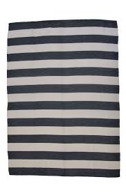 Finden sie eine ästhetische teppich tack streifen passform für alle bodentypen. Au Maison Outdoor Teppich Streifen Schwarz Weiss 140x200 Pet Kunststoff Waschbar Kaufen Bei Wohnhaus Welten