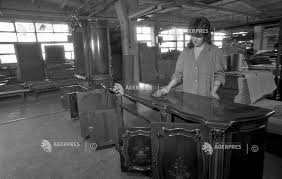 Escorial mobila a pus si va pune accent pe servirea profesionala si pe multumirea totala a celor care se adreseaza catre firma.mobila mereu in pas cu moda. Fabrica De Mobila Arad 1989 Agerpres ActualizeazÄƒ Lumea