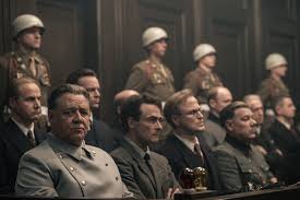 Nürnberg: Russell Crowe ve Rami Malek, Tarihin karanlık yüzüyle yüz yüze geliyor - Sortiraparis.com