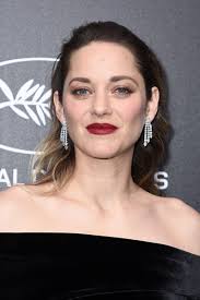 Marion Cotillard Red Lipstick - Marion Cotillard Makeup Lookbook -  StyleBistro