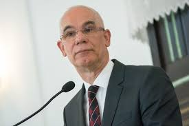 He is the bishop of the dunamellék diocese of the hungarian reformed church from january 25, 2021. Itthon Halmozza A Poziciokat Nagykovet Lesz Balog Zoltan Hvg Hu