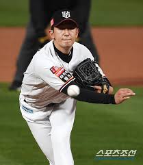 고영표는 16일까지 6승 2패, 평균자책점 3.41. ìˆ˜ì› í˜„ìž¥ ì‹œì¦Œ 5ë²ˆì§¸ Qs 1ìœ„ Kt ì›ì¡° ì—ì´ìŠ¤ ê³ ì˜í'œ ê¹€í˜¸ë ¹ì—ê²Œ í™ˆëŸ° ë§žê³  ì •ì‹ ì°¨ë ¸ë‹¤