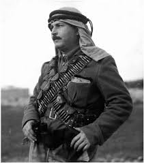 الشهيد عبد القادر الحسيني 1910 1948 قبل أيام من استشهاده في معركة القسطل ضد العصابات الصهيونية Palestine History Lion Of The Desert Old Photos