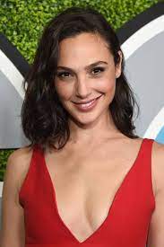 Gal gadot is a testament to not having the standard for success, but moreover, the charm of a woman comes not only from the makeup beauty but also without any makeup. Gal Gadot Hairstyles Makeup Celebrity Beauty Wonder Woman Glamour Uk