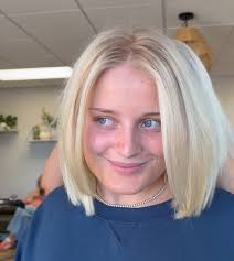 BLONDE BOB GOALS 😎🤌🏼, Full highlight, base break aka glow ✨, & CUT ,  @natfoxhair creative hair fluffer 💋, #Hairstylist #HairTransformation  #HairColorist #BalayageArtists #BlondeObsessed #ModernBlonde ...