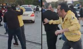 Ünlü oyuncu mustafa üstündağ 1999 senesinde yer aldığı yılan hikayesi ile tiyatrolardan dizilere mustafa üstündağ oynadığı diziler ve filmler. Mustafa Ustundag Dan Eski Esinin Rol Arkadasina Tehdit Iddiasi O Fotograf Kalkacak Uzulursun