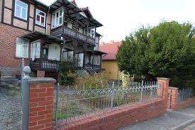 Der kleine garten hinter dem haus mit acht wohneinheiten verfügt über wäschespinnen, abstellmöglichkeiten. Wohnung Mieten In Quedlinburg Bad Suderode 2 Aktuelle Mietwohnungen Im 1a Immobilienmarkt De