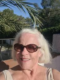 Hi! I am a Dutch-Brazilian lady traveling in Sicily and looking for furry  friends and a house. I am a mature woman (52), a non-smoker with a driving  license. I adore cats,