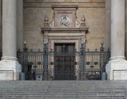 Descriptionbudapest szent istvan bazilika r01.jpg. Szent Istvan Bazilika Fobejaratanak Kovacsoltvas Kapuja Kozterkep