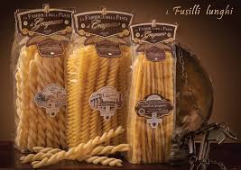 Formed with a shorter length than riccia lunga, it has the characteristic wavy edges that allow it to be combined with most of our condiments, from red to white, and is particularly suitable in ancient traditional abruzzo recipes. Pasta Di Gragnano Igp La Fabbrica Della Pasta Di Gragnano