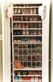 If you have a closet or a smaller wardrobe which you want to arrange and construct into a shoe storage space, then check out this idea! Schuhschrank Design Fur Eine Ordentliche Und Ausgefallene Einrichtung Shoe Rack For Small Closet Closet Shoe Storage Shoe Rack Closet
