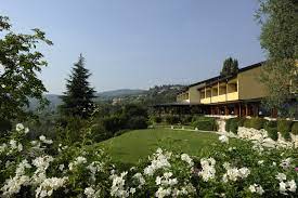 Poiano garda resort hotel nei pressi di un centro congressi si trova a garda in una posizione strategica, soprattutto se ti muovi in auto. Poiano Resort Hotel Appartements Gardasee Offizielle Website