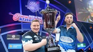 Topfavorit michael van gerwen erreicht souverän achtelfinale. Martin Schindler Youtube Star Win Promi Darts Wm 2018 Sportvideos Tv