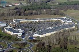 Ruaudin Mondovelo Quitte Family Village Et S Implante Avec Cash Piscines Le Mans Maville Com