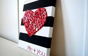 Malen Leinwand Streifen Schwarz Idee Herz Knoepfe Kleben Valentinstag Geschenk Bilder Selbst Gestalten Leinwand Selber Gestalten Herz Leinwand
