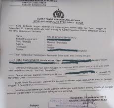 Nasabah perbankan biasanya memiliki buku tabungan sebagai bentuk bukti kepemilikan rekening bank yang bersangkutan dan dijadikan sebagai alat dalam melakukan transaksi keuangan. Ngurus Stnk Hilang Ternyata Ribet Pol Makanya Baca Ini Dulu Sebelum Ngurus Terminal Mojok