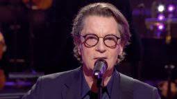 En son hommage, frédéric taddéi a présenté sur france 2 une édition spéciale de son programme phare, intitulée le grand échiquier : Le Grand Echiquier Replay Et Videos En Streaming France Tv