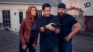 Although the ghost in the picture has its hand around the woman on the right, she reportedly didn't feel any strange presence or feeling while the photo was being taken. Why You Can T Miss The Two Part Opener Of The New Season Of Ghost Hunters