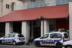 J'ai lu le tableau ci dessus.il me parais interessant sauf que j'ai 59 ans,et je voudrais avoir une petite retraite dorée avec une mensualité allant de 3000 a 4000 euros.je sais que j'ai de la chance mais ne sachant pas quoi en faire et de peur de tout perdre apres tant d'années d'attente sans réels espoirs,je suis comme. Faits Divers Il Part Avec La Bmw Et 300 000 Euros De Bijoux Clicanoo Re