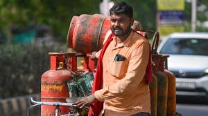 रसोई गैस 29 रुपये महंगी हुई, दिल्ली में अब 942 रुपये का मिलेगा घरेलू LPG सिलेंडर