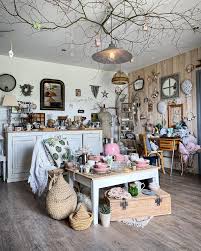 Hello C Est Dimanche Chiner Chez Grisgroseille Shop Ca Vous Tente Decoration Brocante Vintage Ho En 2020 Mobilier De Salon Deco Addict Concept Store