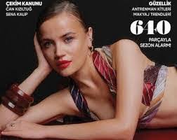 Heather Desha's Instagram, Twitter & Facebook