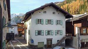 Sei interessato ad uno spazioso appartamento nel centro della val di fassa che goda di una vista panoramica incredibile? Appartamento Vernelia Val Di Fassa Sella Ronda Campitello Di Fassa Updated 2021 Prices