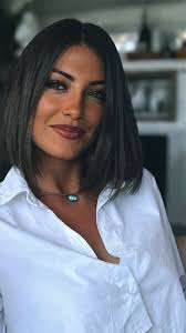 Hola saludos y bendiciones para usted por darme la oportunidad de recrear  mi vista con tan elegante belleza 🙏