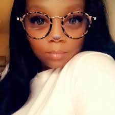 Elizabeth Feemster's Instagram, Twitter & Facebook