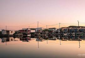 Pour Commenter Cette Splendide Photo Des Cabanes De Pecheurs De L Ayrolle De Simples Suffiront Vous En Pensez Quoi Paris Skyline Skyline Dolores Park