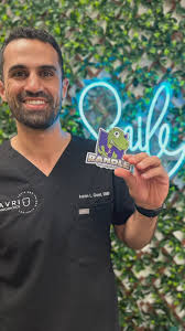 It's officially Dr. Aaron's favorite season of the year! 🏈 Check out his  draft combine tape in our throwback Oilers tshirt👊🏼 Stay till the end for  bloopers & to watch Dr. Aaron