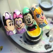 También, déjame decir te que si estás buscando usar varias tonalidades, entonces. Disney Tecnicas De Unas Arte De Unas Disney Disenos De Esmalte De Unas