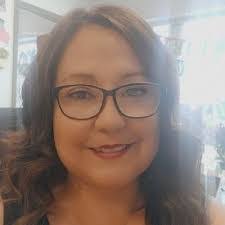 Shelley Smallwood's Instagram, Twitter & Facebook