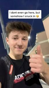 when you find the school that victorious was filmed at 😱😱 #victorious  #acting #runforit