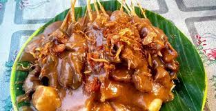 Penyebaran sate padang ke tiga tempat di atas membuat rasa asli sate padang lenyap karena bumbu yang sate padang panjang sambal kuning kental dengan bumbu rempah yang kuat, sementara sate merah dan saus pariaman terasa lebih pedas. 5 Kreasi Resep Dan Cara Membuat Sate Padang Gurih
