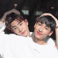 ต่อมา ออฟ จุมพล ได้มีผลงานซีรีส์เรื่อง รุ่นพี่ secret love ตอน puppy honey โดย ออฟ รับบทเป็น ปิ๊ก (ปกรณ์ สิรินโชต) แสดงคู่กับ กัน อรรถพันธ์. Offgun Family Offgun Family Twitter