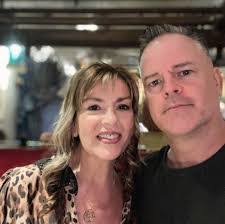 Mandi Hogan's Instagram, Twitter & Facebook